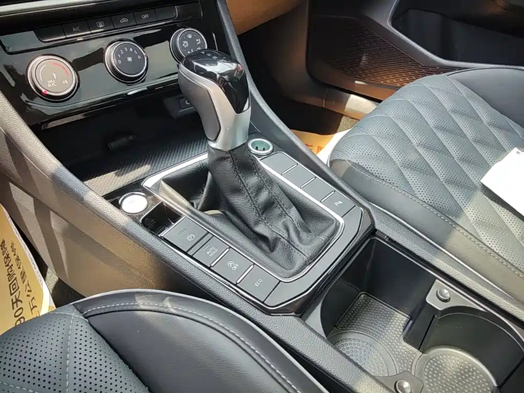 Volkswagen Sagitar 2023 300TSI DSG Surpassing Edition фото 14