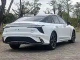 Фото 16 - Hongqi H6