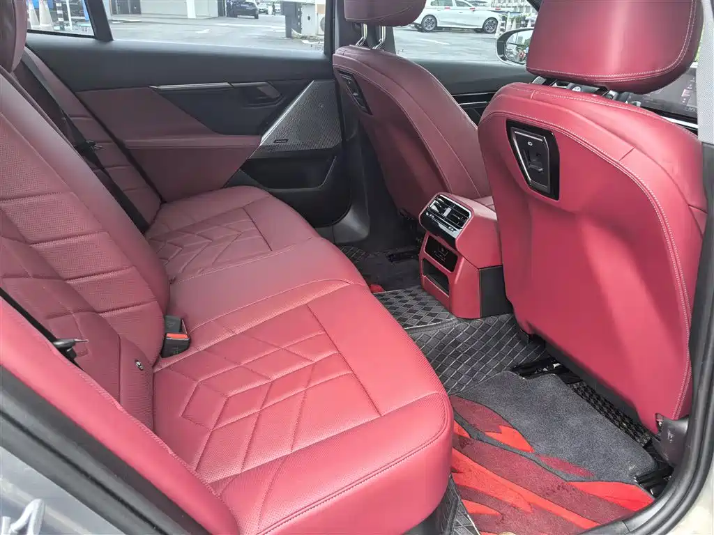 BMW 5 Series 2024 525Li Luxury Package фото 5