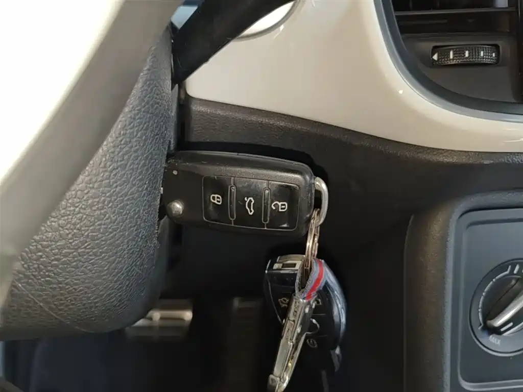 Volkswagen Beetle 2015 180TSI фото 9