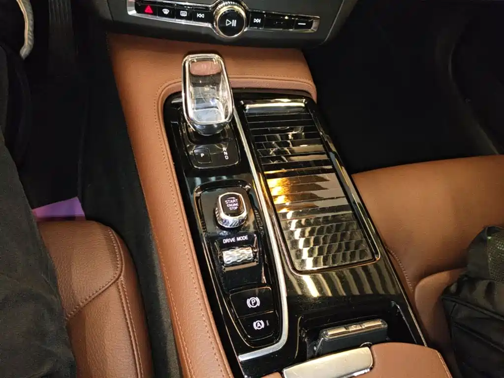 VOLVO S90 PLUG-IN HYBRID