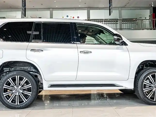 Lexus LX 2017 570 Prestige Luxury фото 4