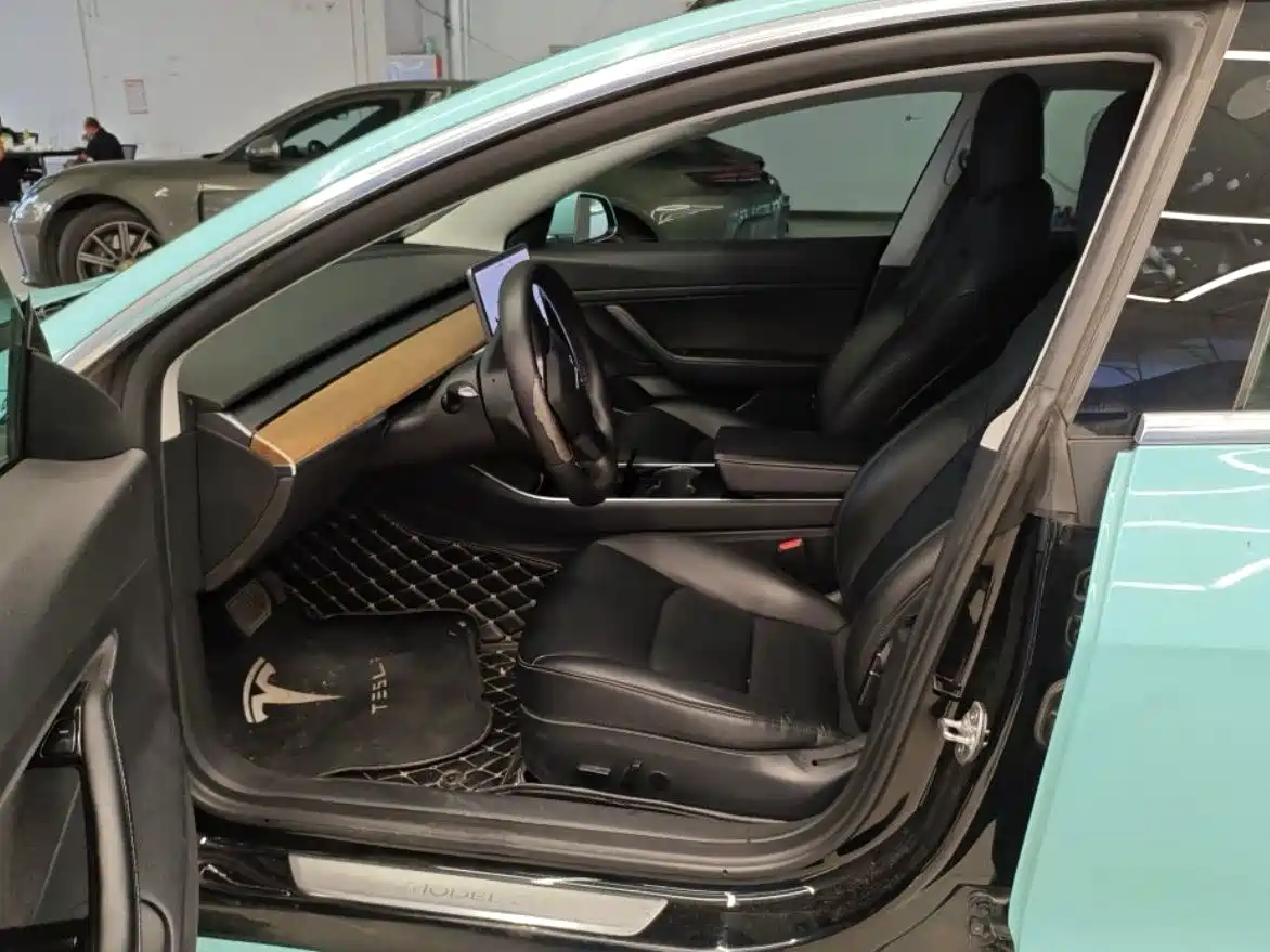 Фото 8 - Tesla Model 3
