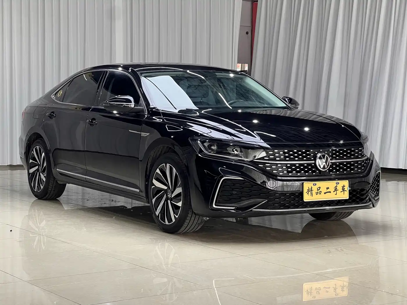 Volkswagen Passat 2022 330TSI Elite Edition фото 3