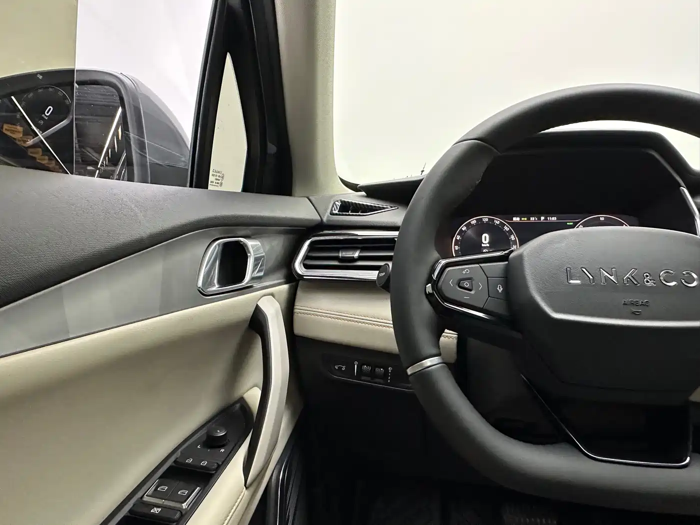 Lynk & Co 06 EM-P 2022 PHEV 84KM Range Pro фото 20