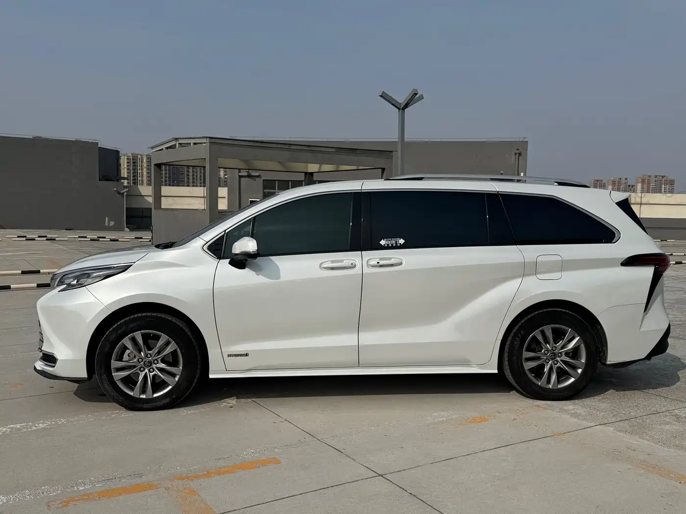 Toyota Sienna 2023 2.5L Hybrid Comfort Edition фото 5