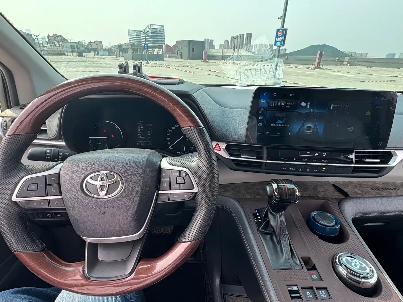 Toyota Sienna 2023 2.5L Hybrid Comfort Edition фото 9
