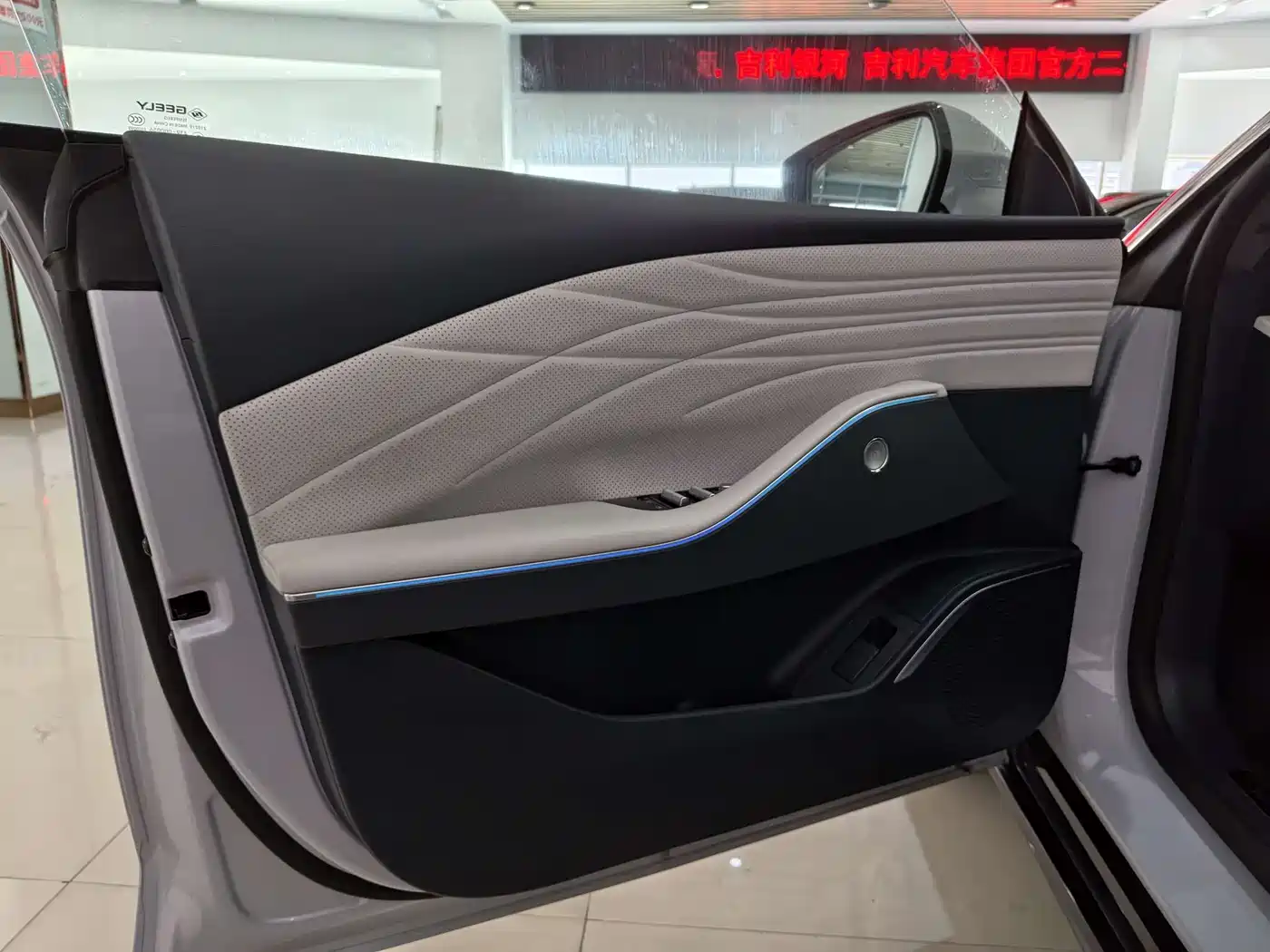 Geely Galaxy Galaxy E8 2024 665km RWD Starship Voyager Edition фото 11