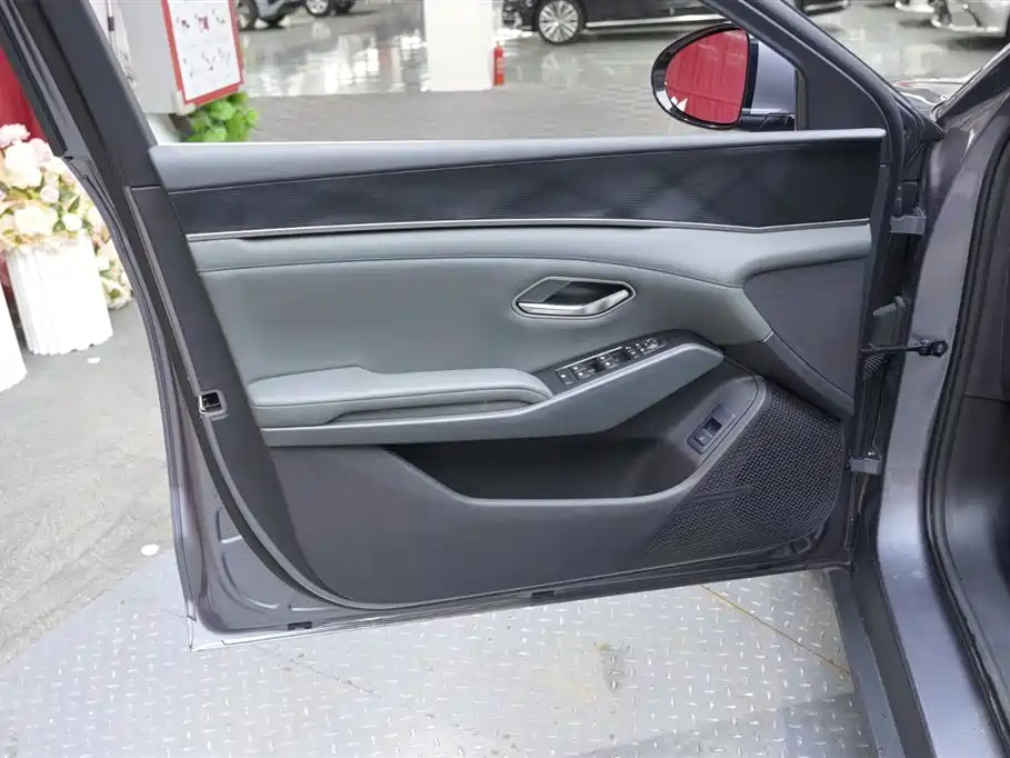 BYD Qin L 2025 DM-i Smart Drive Edition 80KM Leading фото 9
