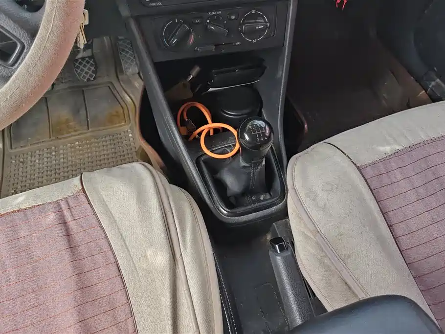 Volkswagen Santana 2015 1.6L Manual Trend Edition фото 16