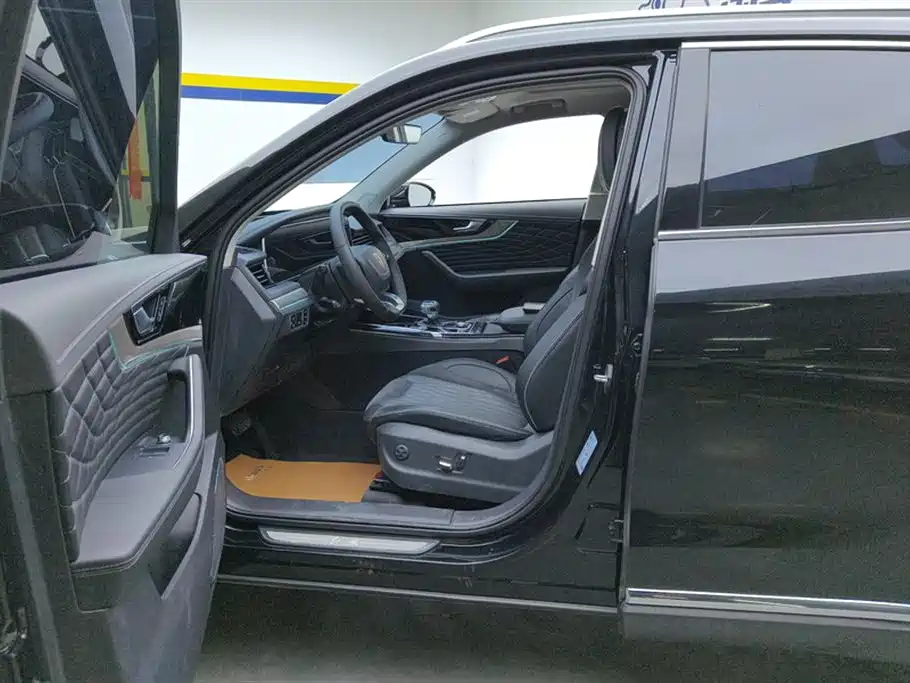 Hongqi HS5 2022 Facelift 2.0T Smart Flag Enjoyment Edition фото 9