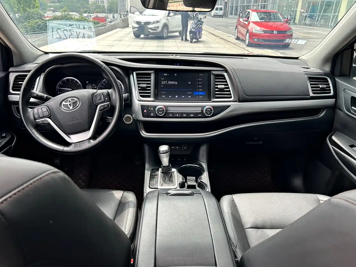 TOYOTA HIGHLANDER