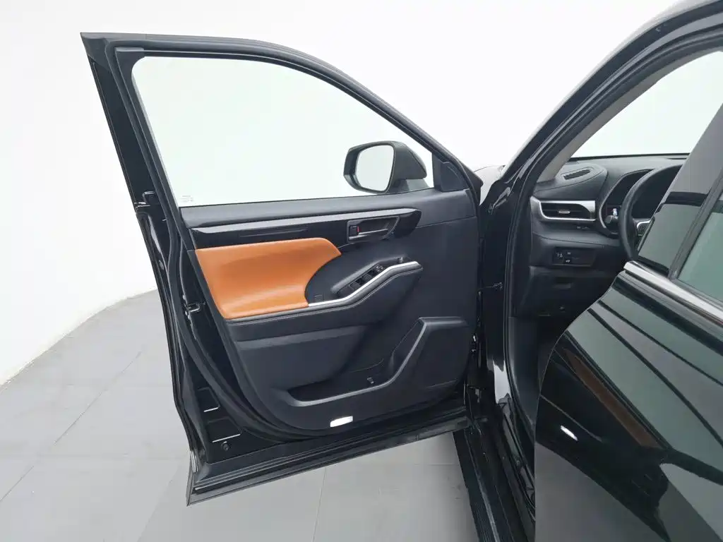 Фото 8 - Toyota Highlander