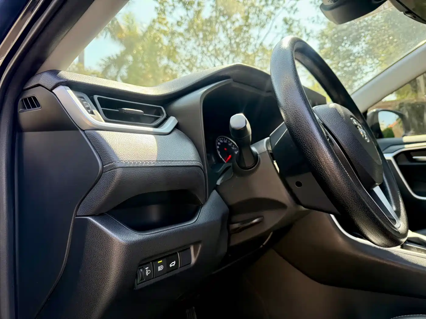 Toyota Wildlander 2021 2.0L CVT 2WD Luxury Edition фото 10