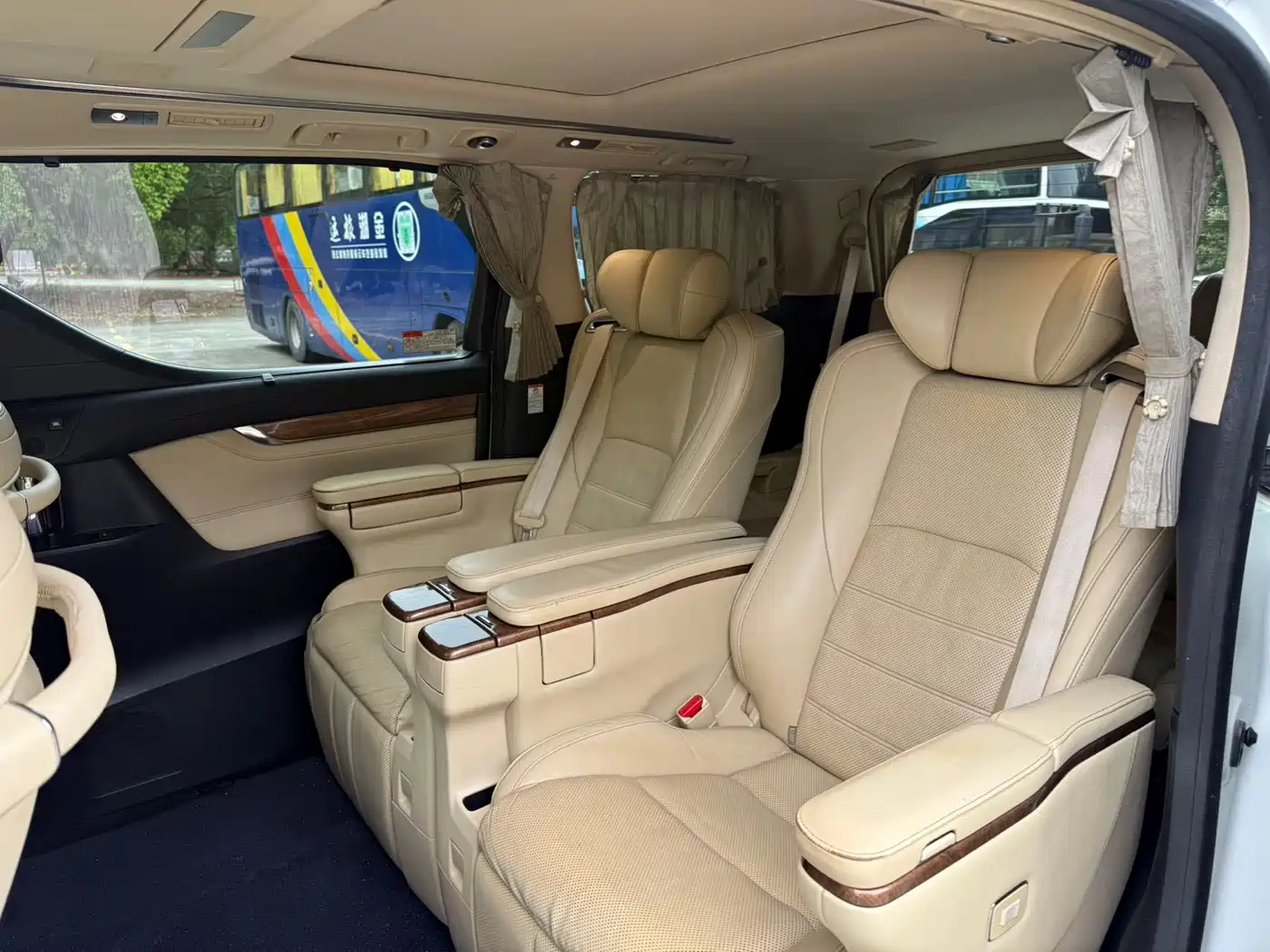 Toyota Alphard 2018 3.5L Premium фото 9