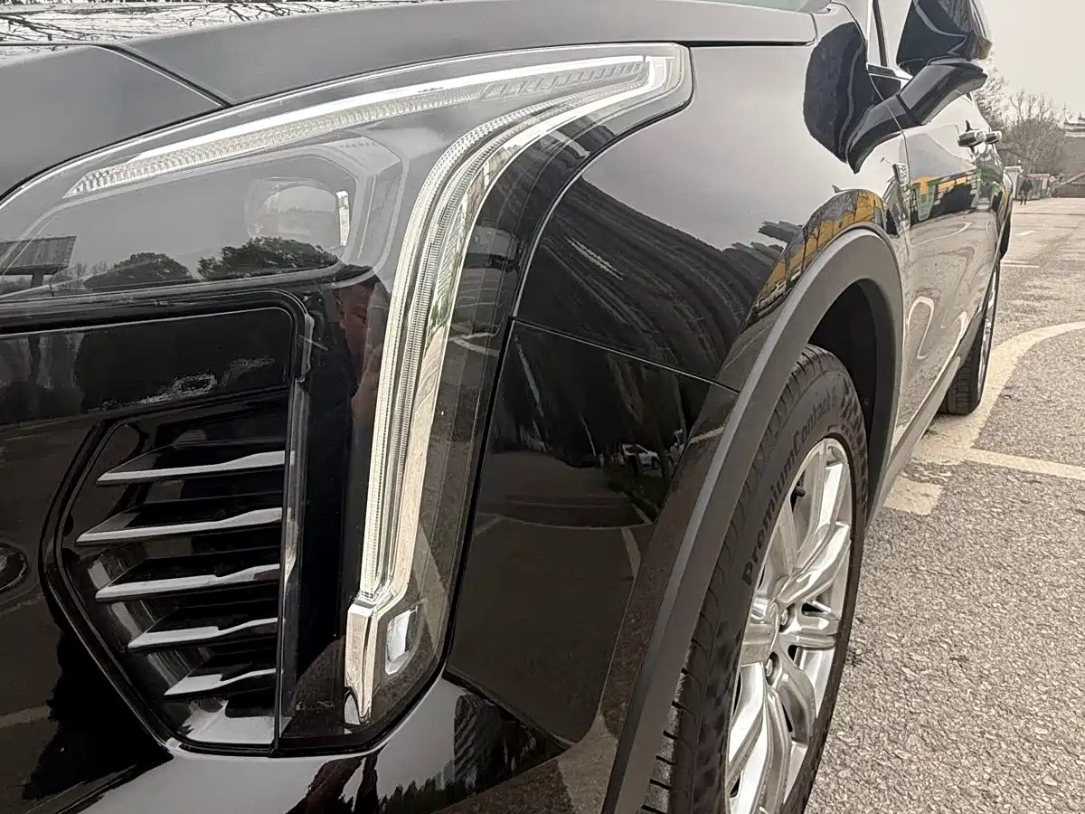 CADILLAC XT4