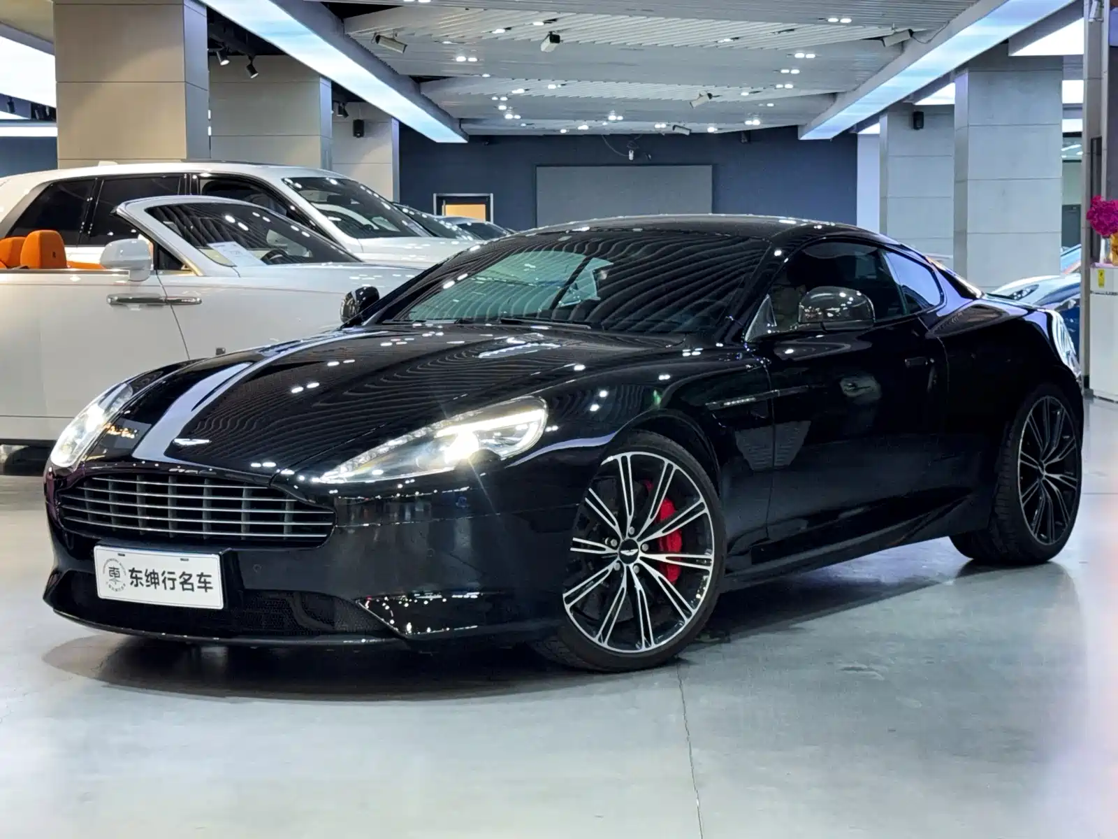 Фото 1 - Aston Martin DB9