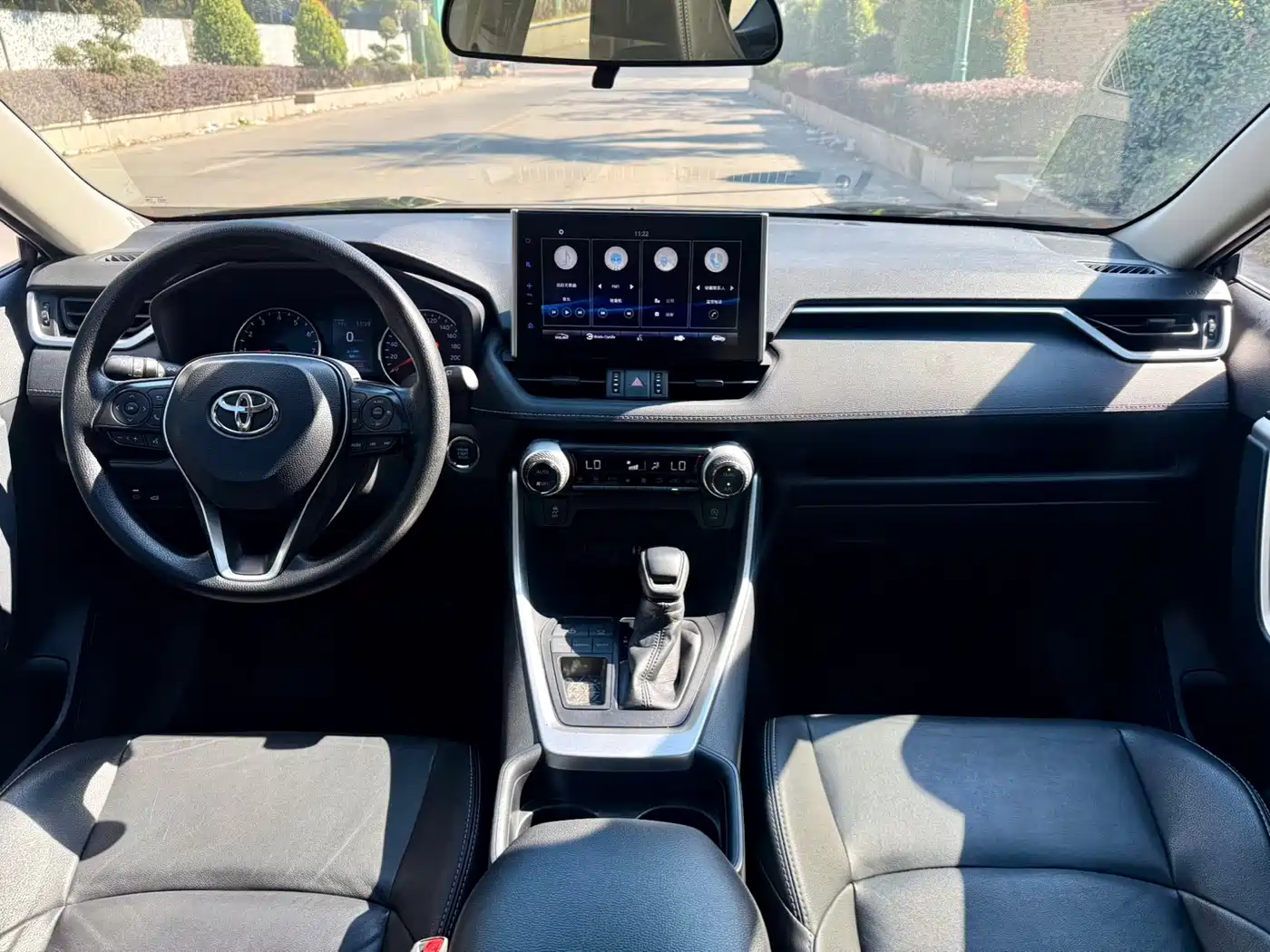 Toyota Wildlander 2021 2.0L CVT 2WD Luxury Edition фото 20