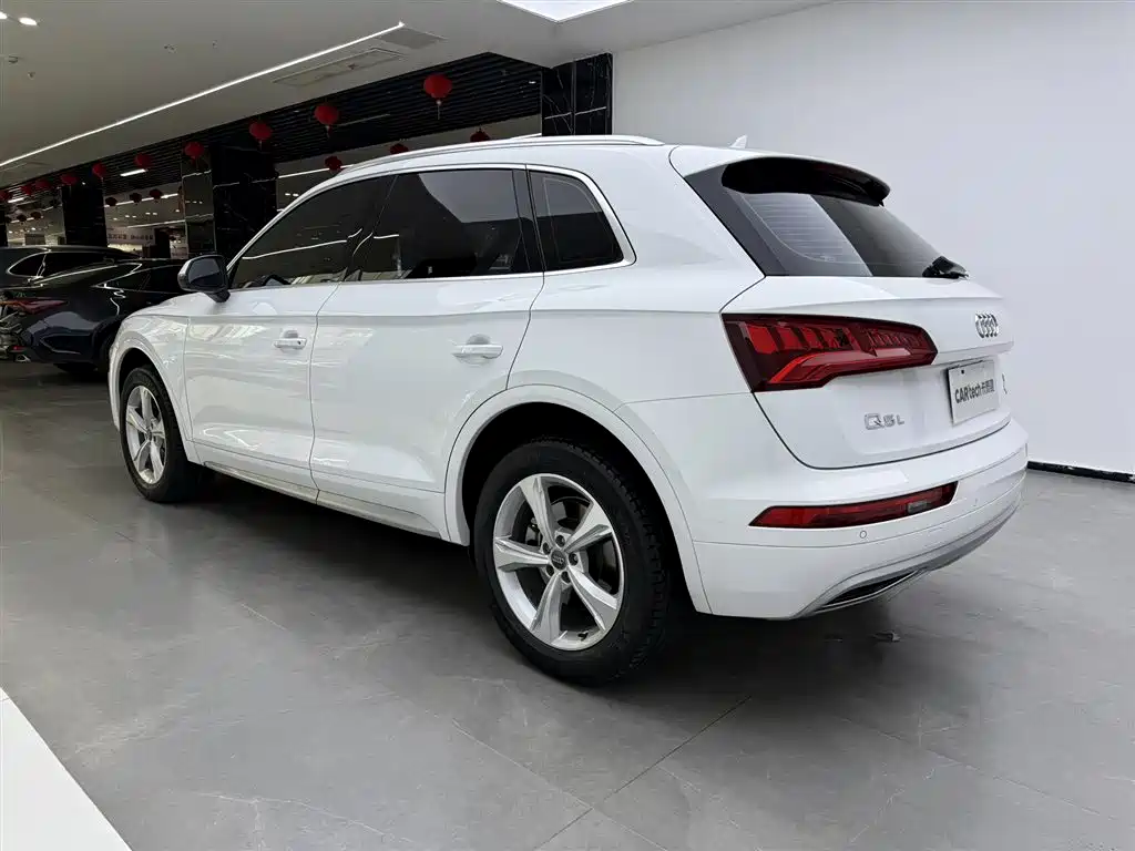 Audi Q5L 2020 Facelift 40 TFSI Honor Fashion фото 7