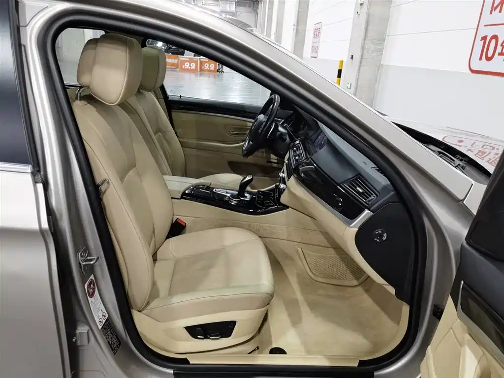 BMW 5 Series 2013 535Li Leadership фото 23