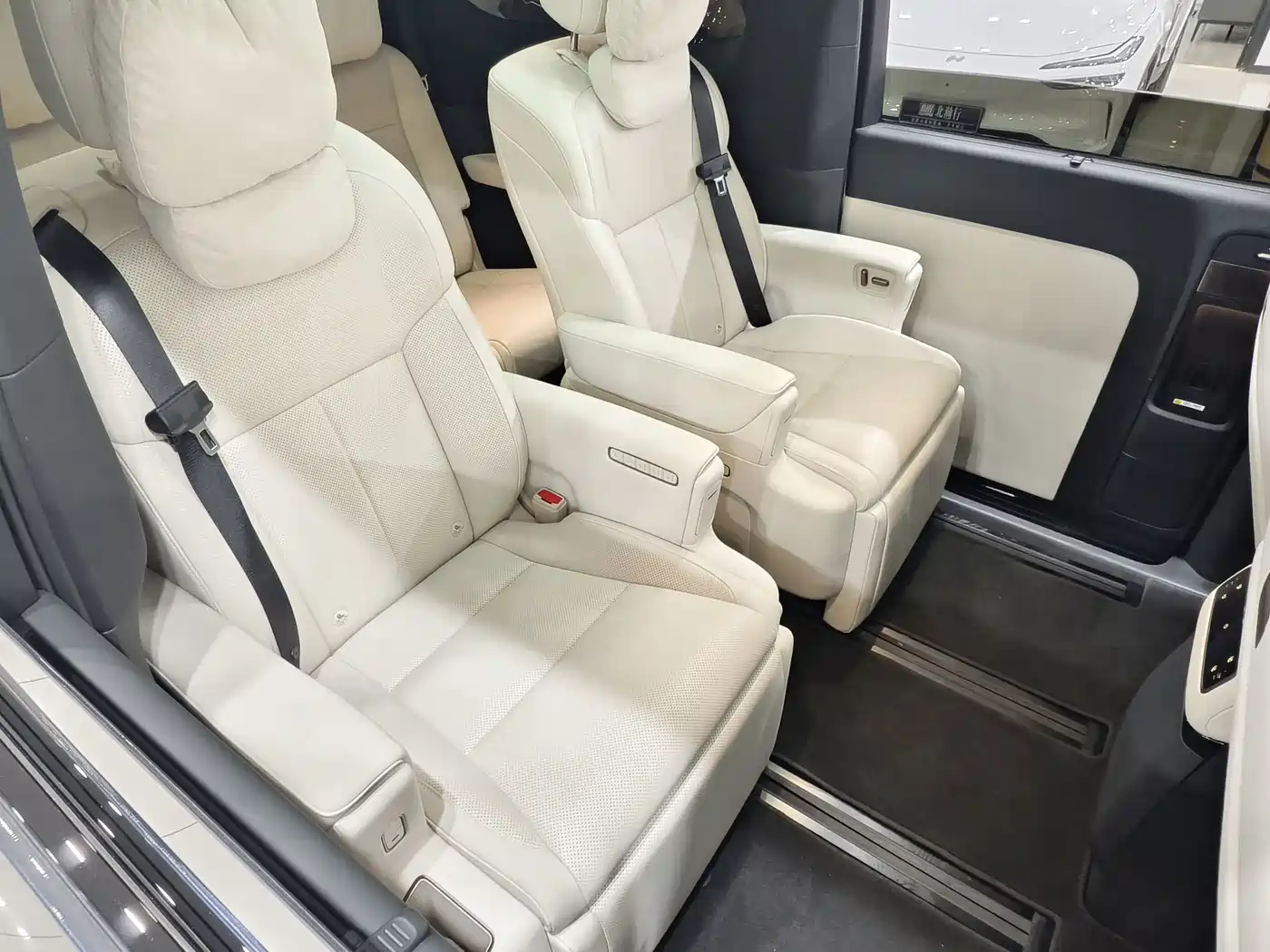 Li Auto MEGA 2025 2025 Model Home Family Special Edition