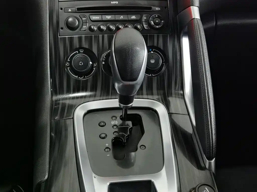 Peugeot 3008 2015 2.0L Automatic Classic Edition фото 13
