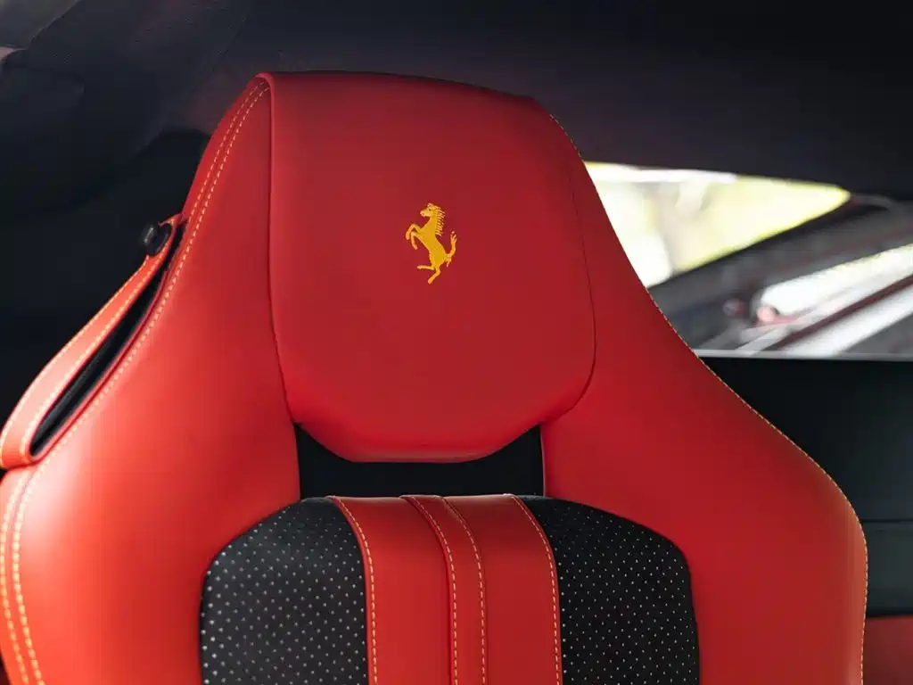FERRARI F8