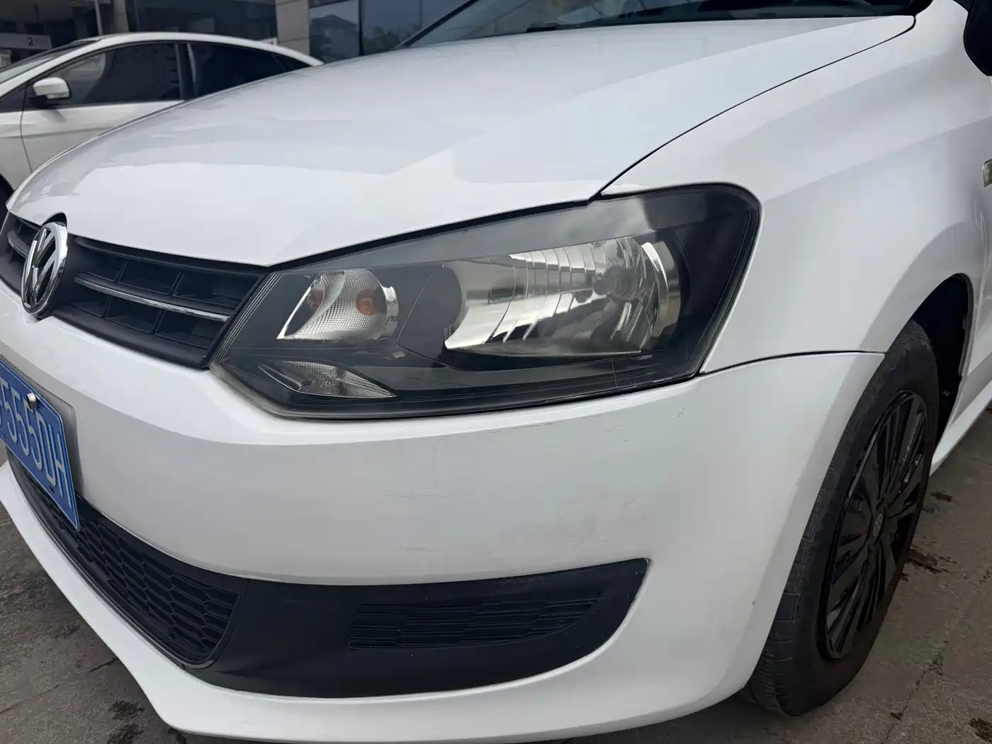 Volkswagen Polo 2011 1.4L Manual Joy Edition фото 4
