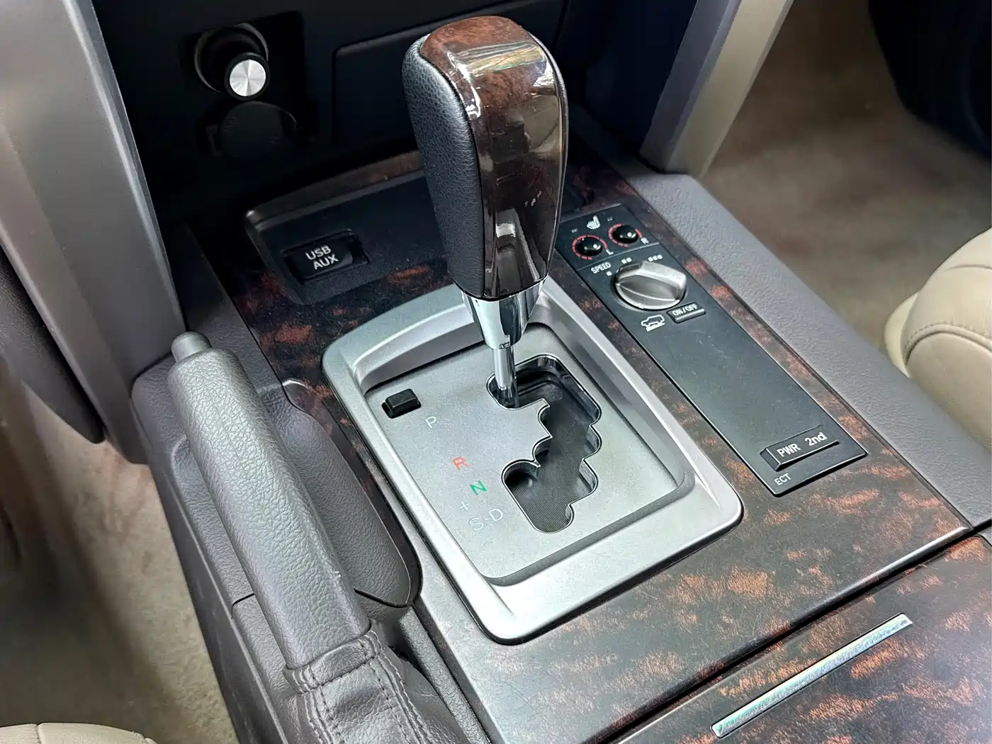Toyota Land Cruiser 2010 Model 4.7L Automatic VX фото 8