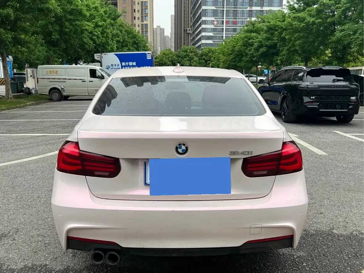 BMW 3 Series 2018 320i M Sport Black Night Edition фото 9