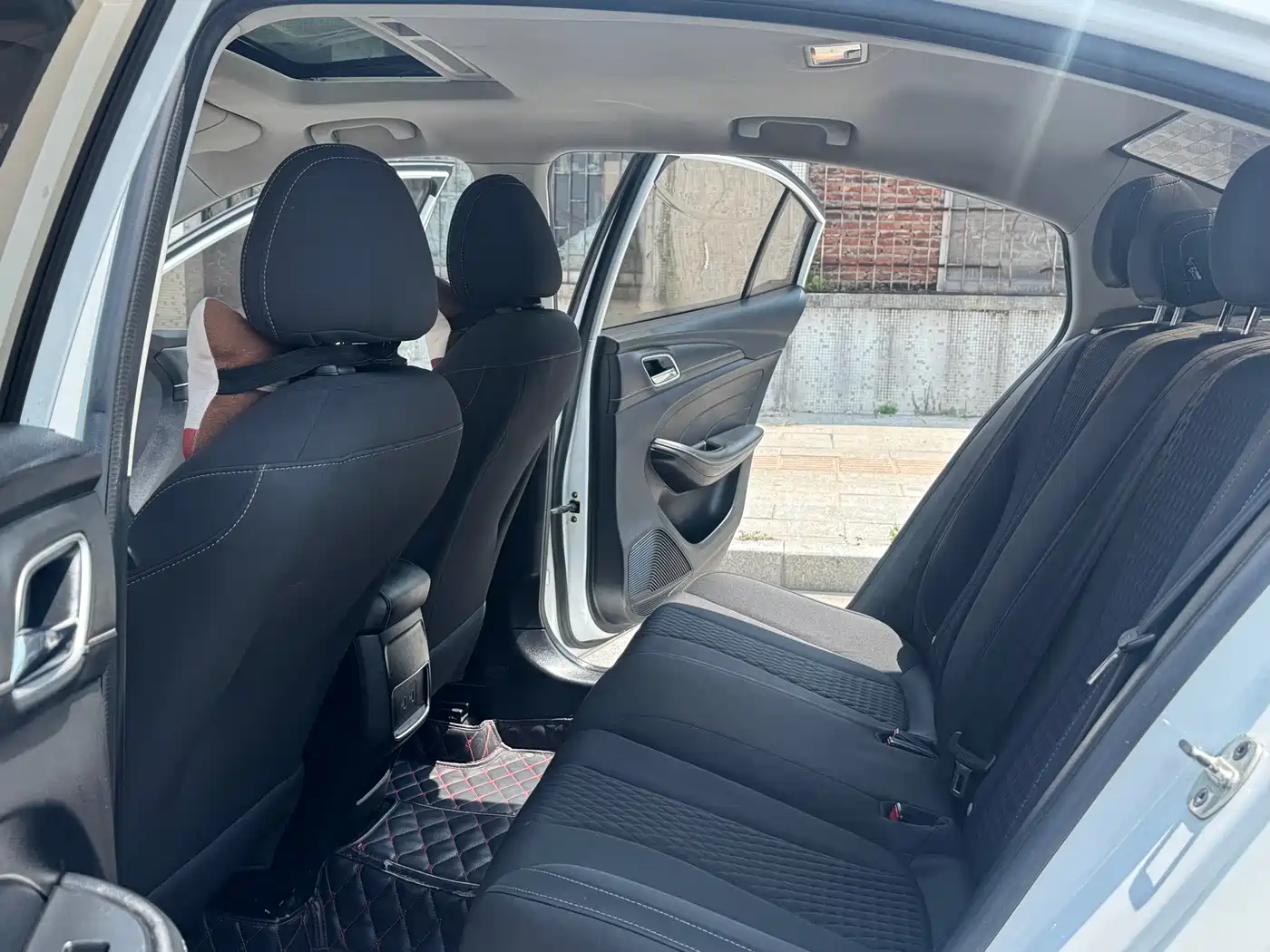 Photo 11 - Roewe i5
