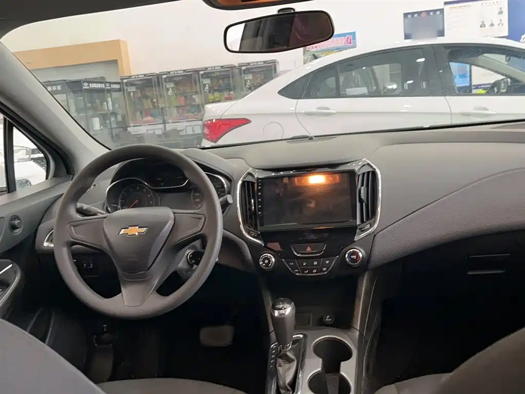 Chevrolet Cruze 2018 320 Automatic Pioneer Sunroof Edition фото 11