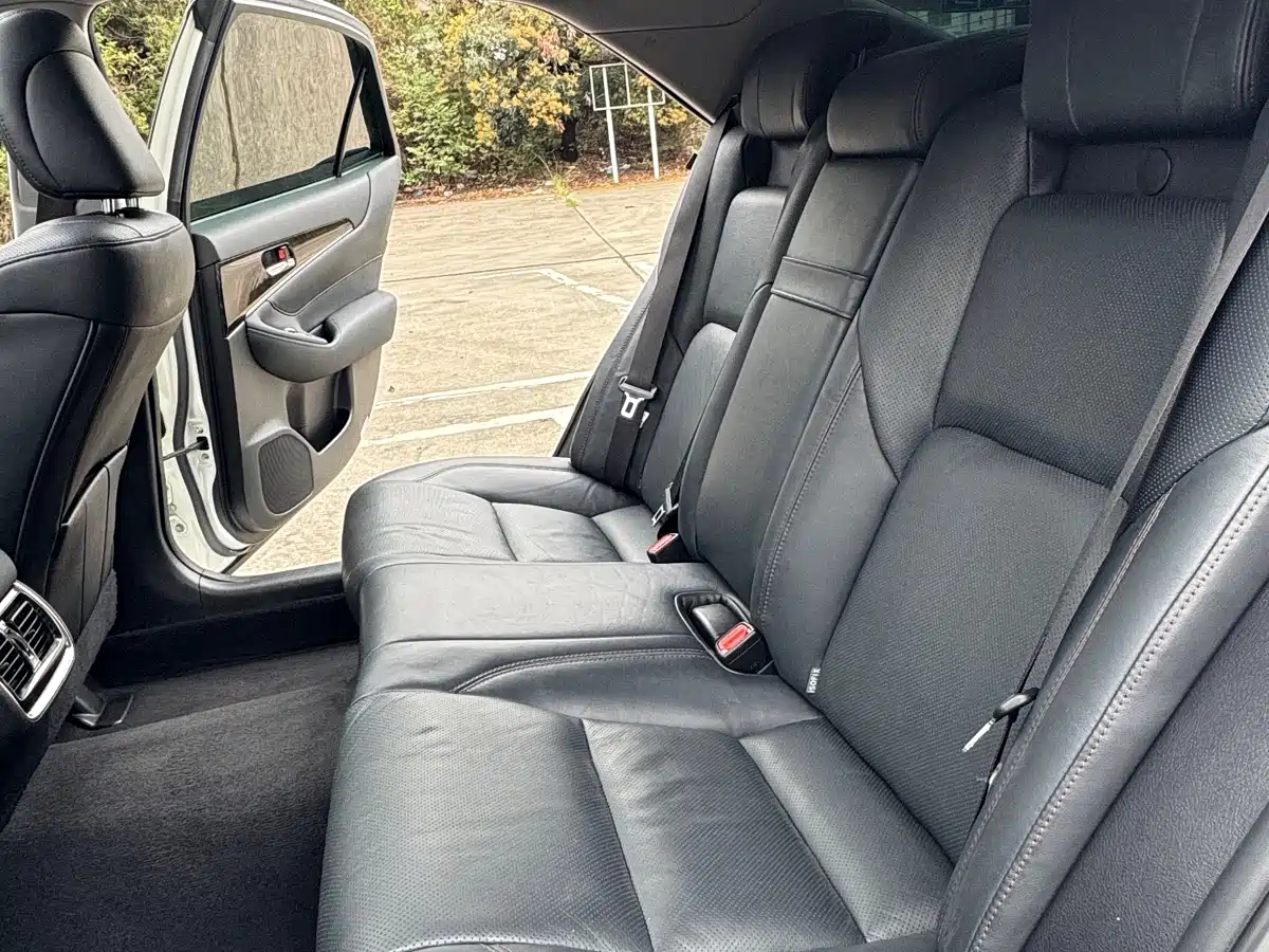 Toyota Crown 2015 2.5L Fashion Limited Edition фото 11