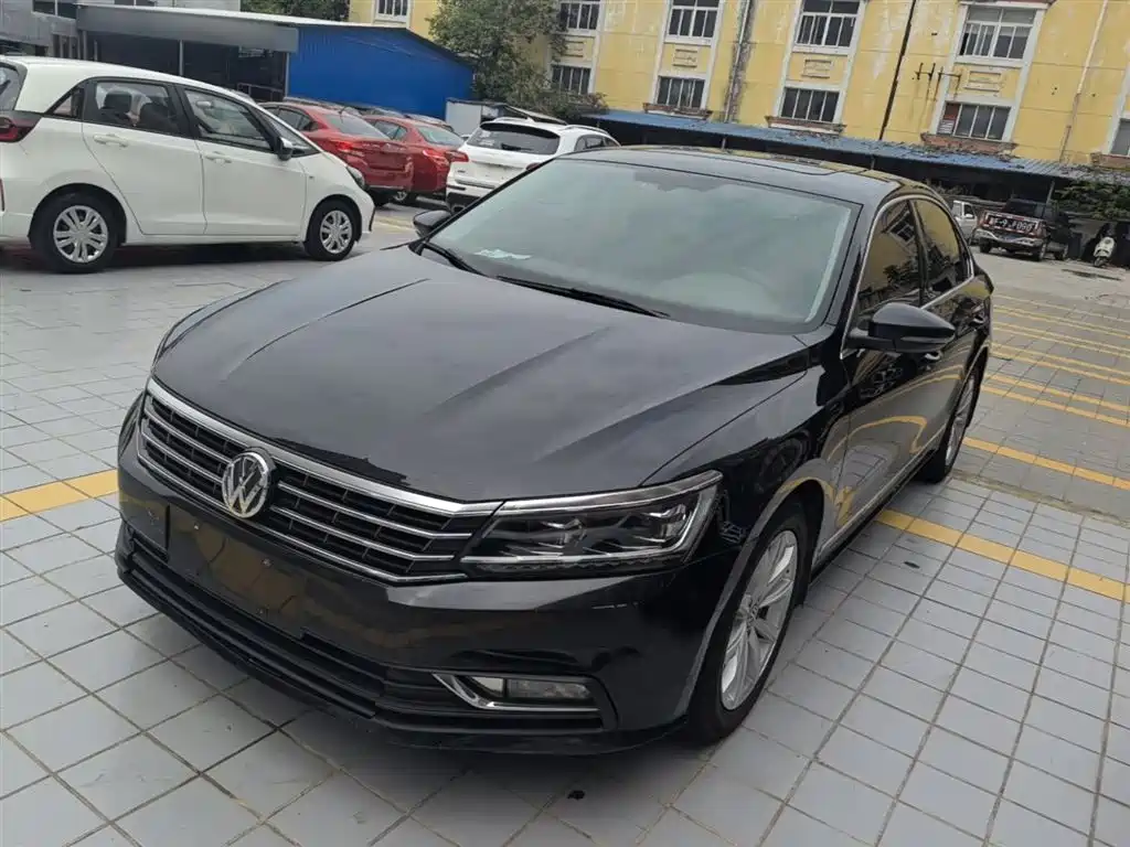Volkswagen Passat 2016 330TSI DSG Honor Edition фото 2