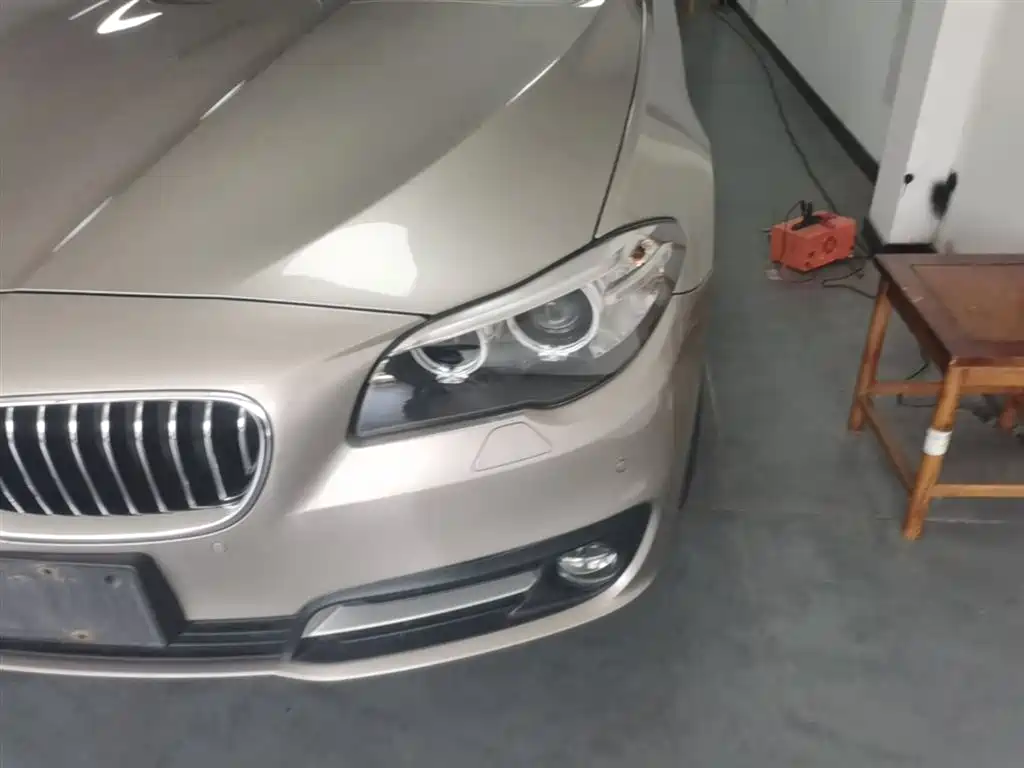 BMW 5 Series 2017 520Li Classic Edition фото 24