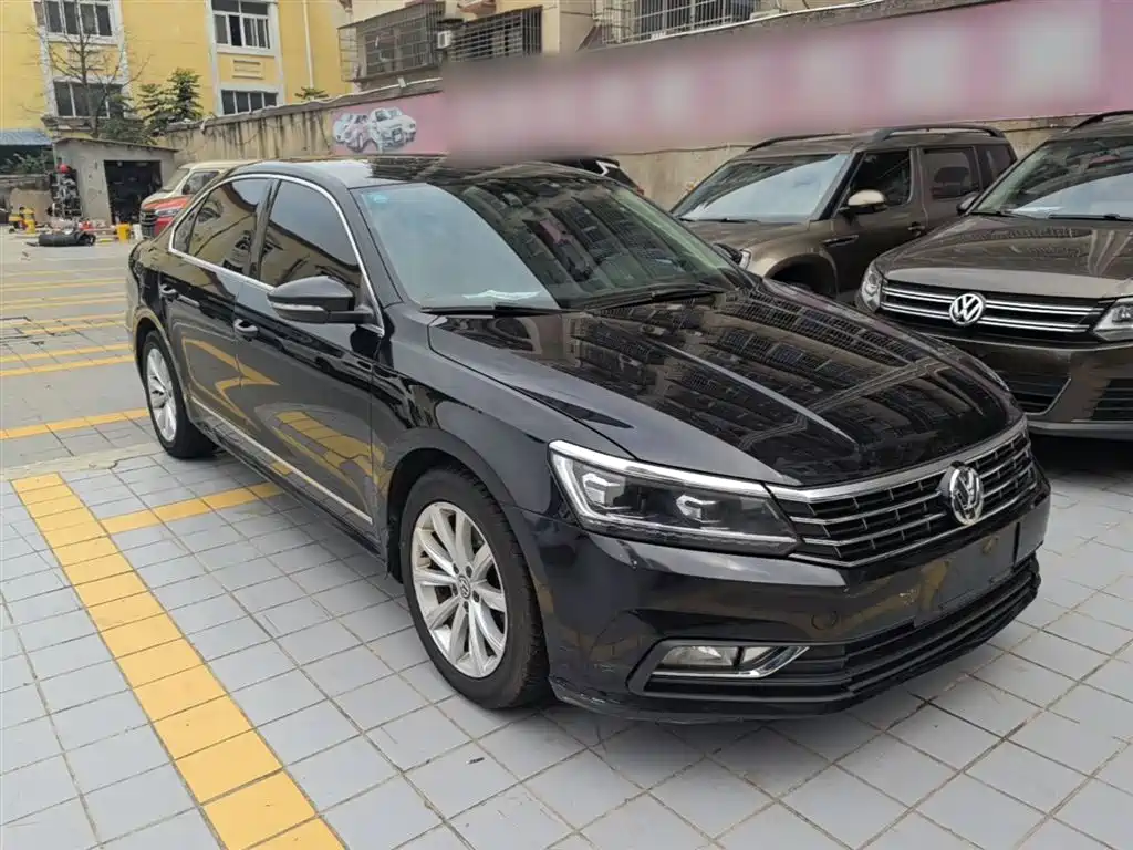 Volkswagen Passat 2016 330TSI DSG Honor Edition фото 4