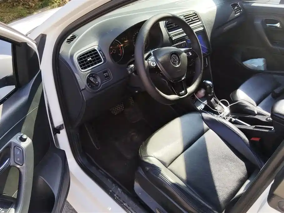 Volkswagen Polo 2016 1.6L Automatic Comfort фото 9