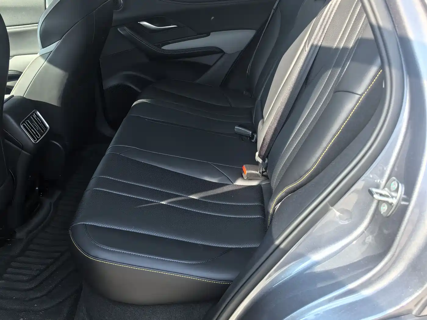 BYD Seal 05 DM-i 2025 DM-i 115KM Honor фото 7
