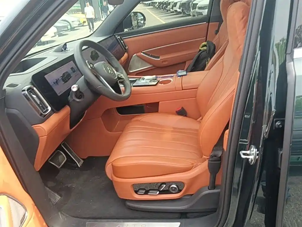 AITO Wenjie AITO M8 2025 Range Extender Max+ Edition 53.4kWh 5-seater фото 15