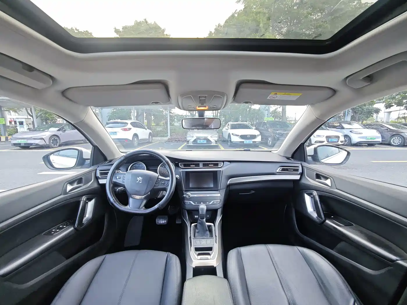 Peugeot 408 2016 1.6T Automatic Luxury Edition фото 17
