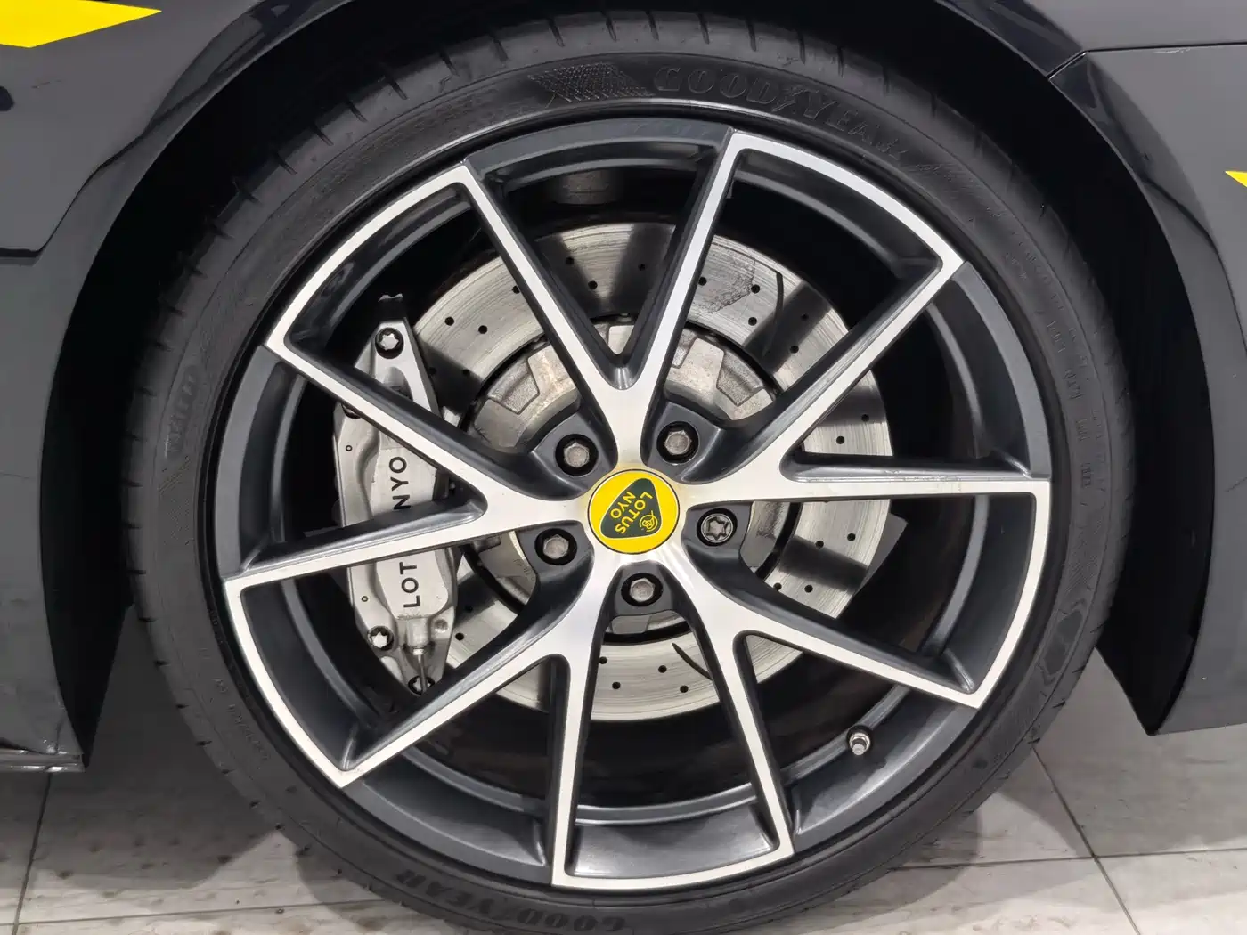 Lotus Cars EMIRA 2021 2.0T DCT First Edition фото 7