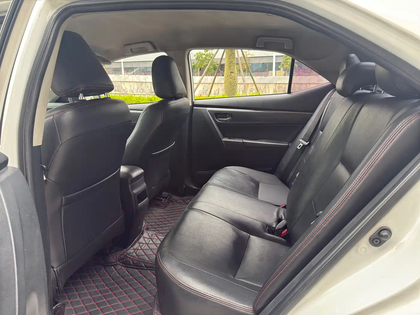 Toyota Corolla 2017 1.6L CVT GL фото 8