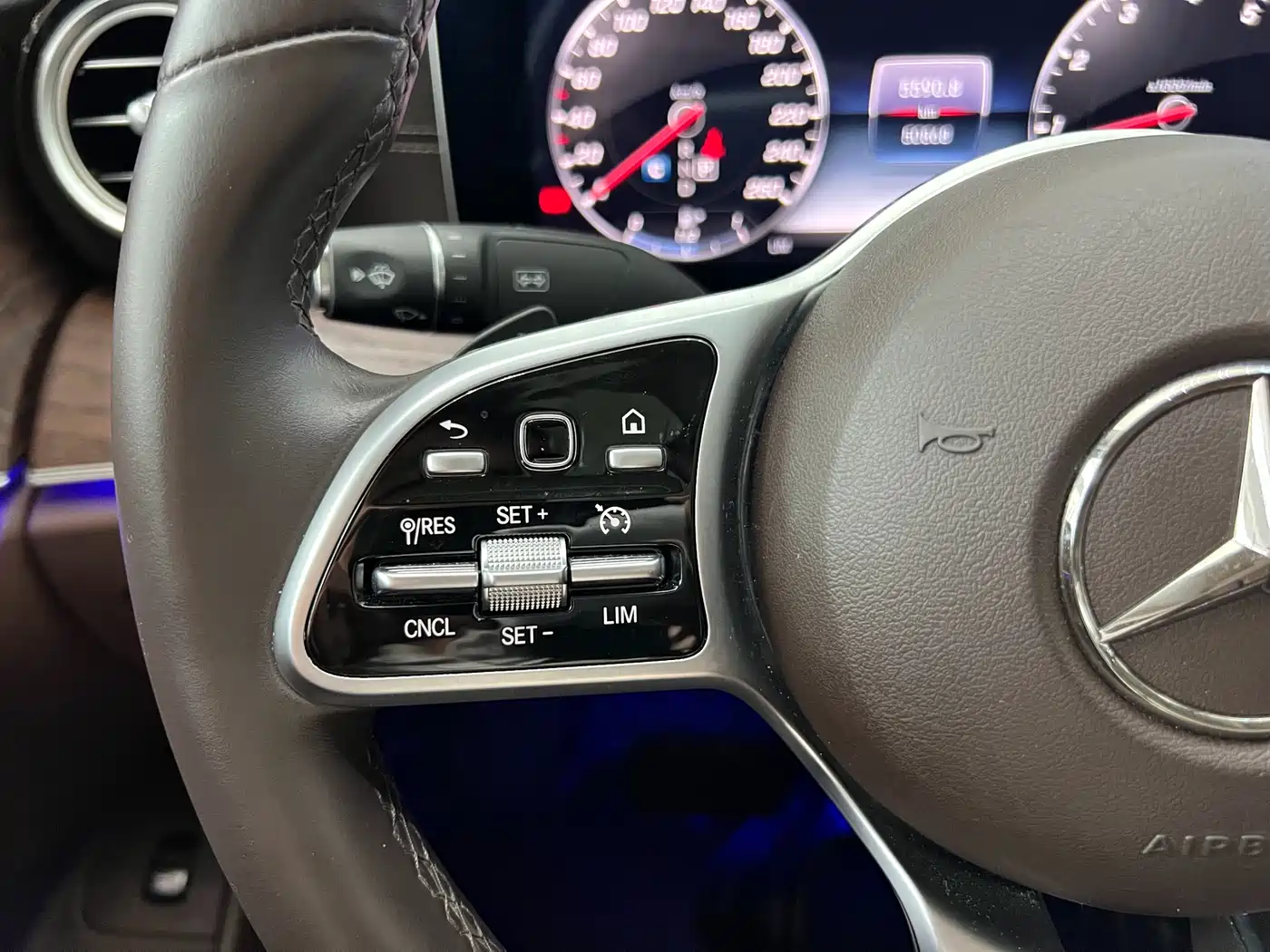 Mercedes-Benz E-Class 2020 Facelift E 300 L Exclusive фото 35