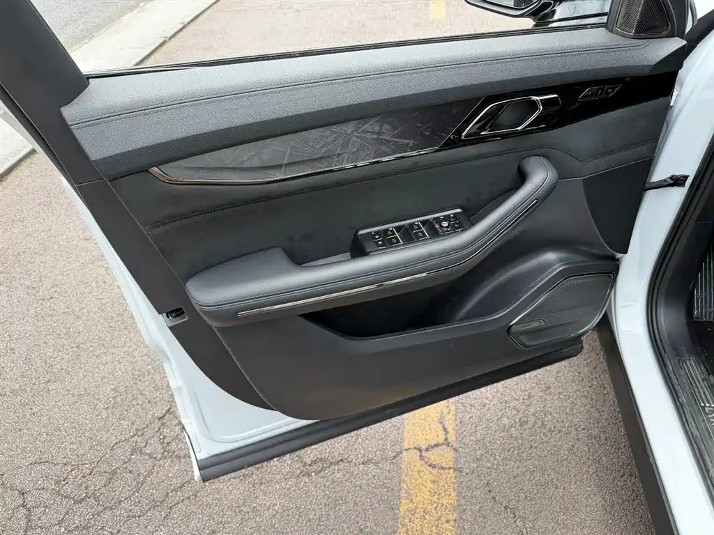 Lynk & Co 09 EM-P 2021 2.0T PHEV Pro 6-Seater фото 6