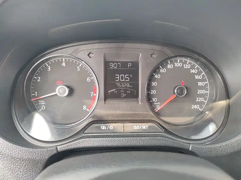 Volkswagen Polo 2016 1.4L Automatic Trend фото 18