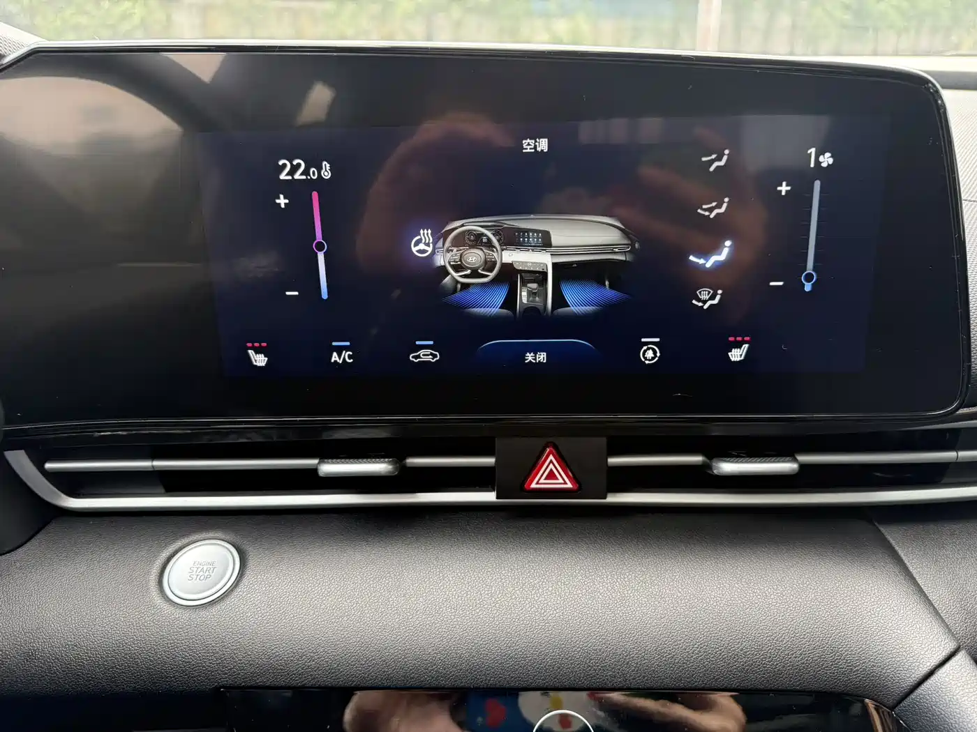 Hyundai Elantra 2022 1.5L CVT LUX Premium Edition фото 6