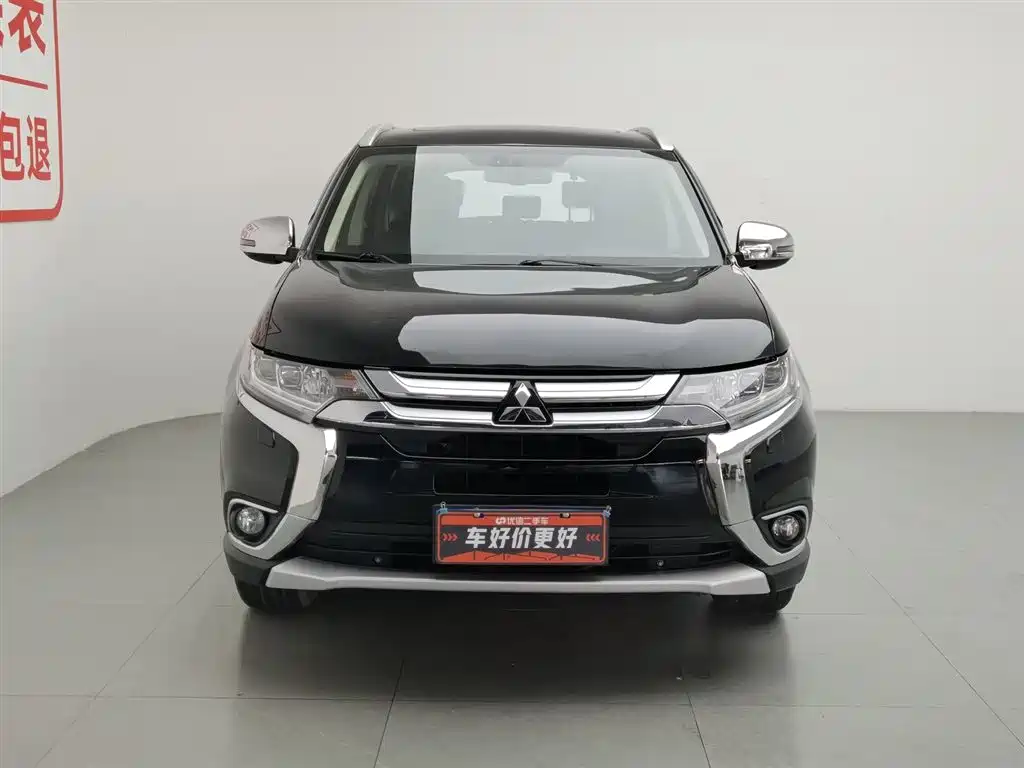 Mitsubishi Outlander (Import) 2016 2.4L 4WD Elite 5-seater фото 3