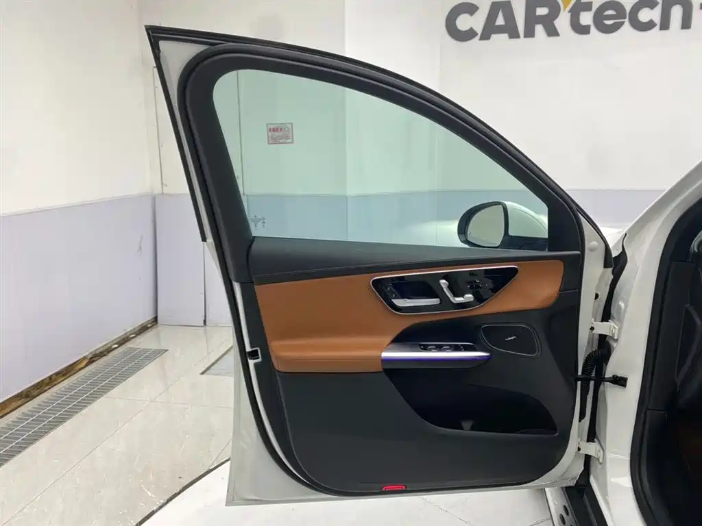 Mercedes-Benz GLC 2023 GLC 300 L 4MATIC Sport 5-Seater фото 16
