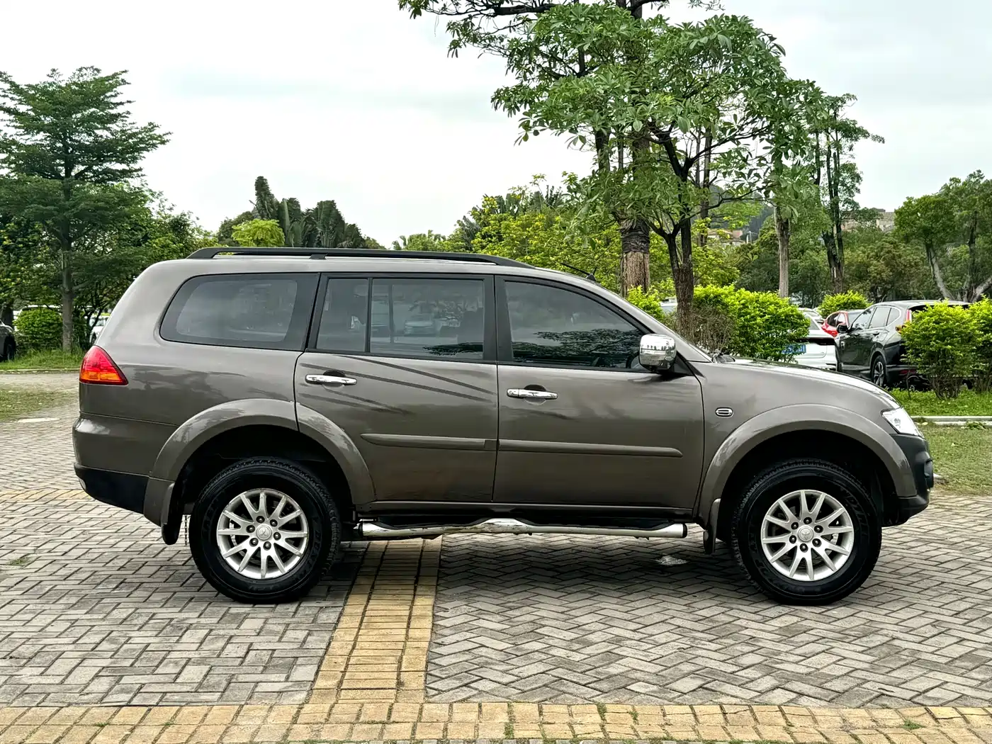 Mitsubishi Pajero Sport 2013 3.0L AWD Executive фото 12
