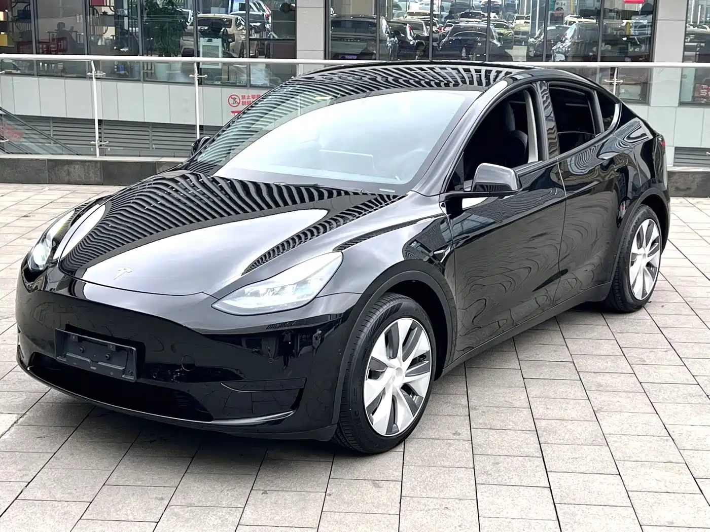 TESLA MODEL Y
